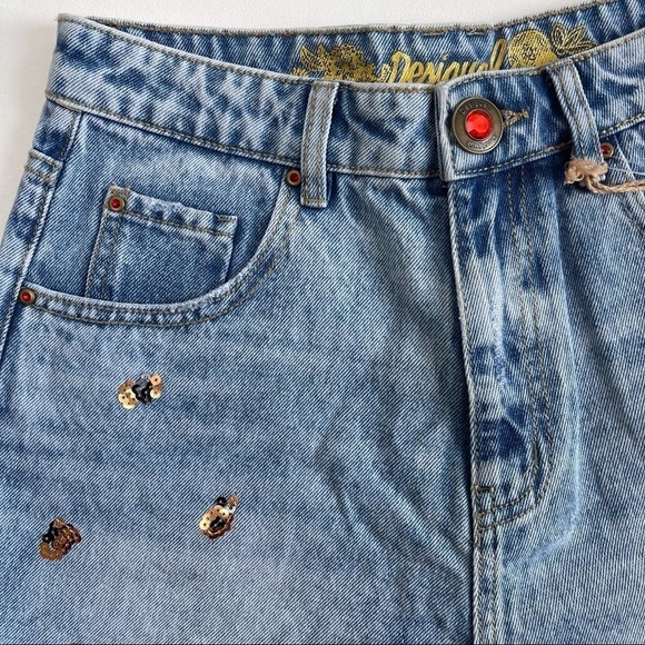 𝅺Desigual Women’s High Waisted Leopard Sequins Embellished Mom Denim Shorts 4 - Picture 4 of 10
